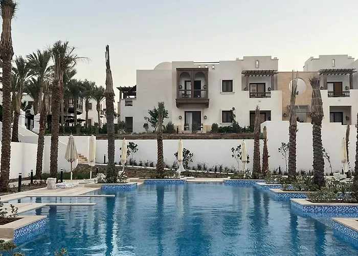 Ancient Sands 2br | Ground Floor, Pool Access Apartment *